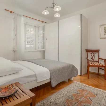 Dada-apartman Mirta Apartment *